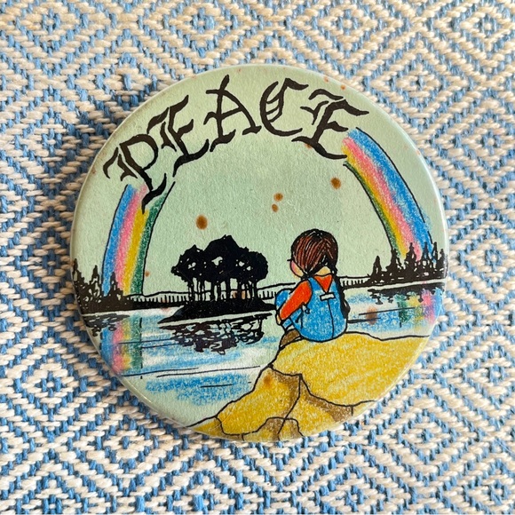 Accessories - 3/$30 🌟 VTG illustrated PEACE Pin
